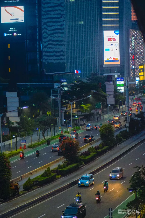 高清摄影 城市夜景中的繁忙街道