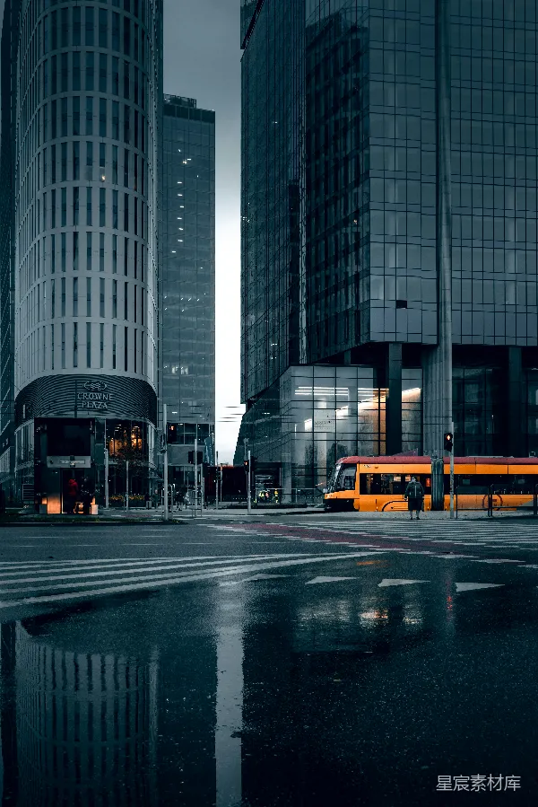 高清摄影 城市中的橙色电车