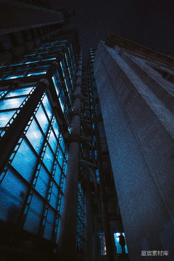高清摄影 都市夜景：现代建筑的光影交错
