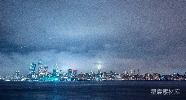 高清摄影 纽约夜景下的流星
