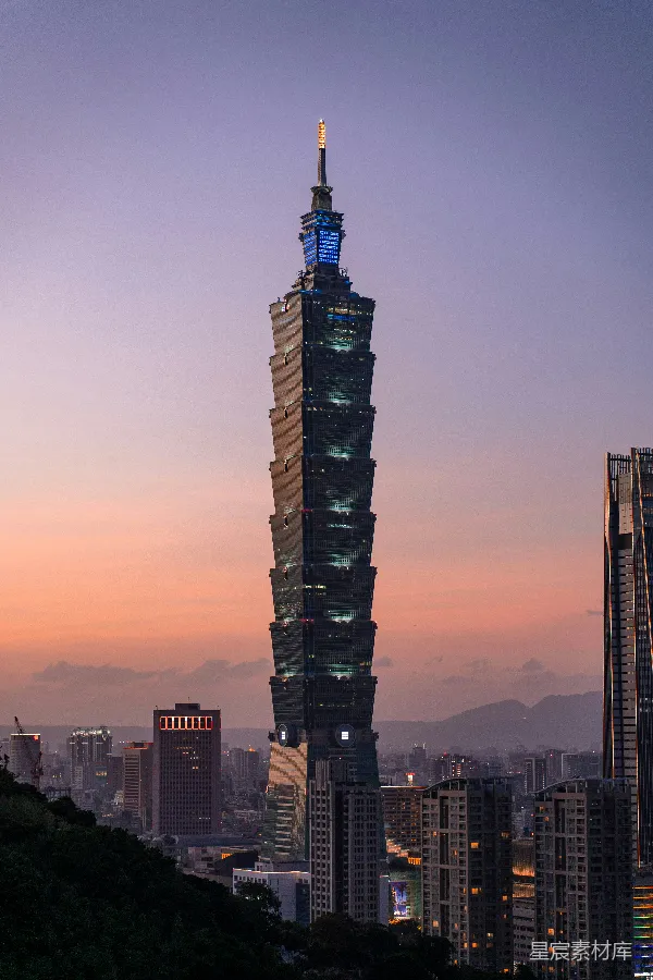 高清摄影 台北101大厦夕阳下的剪影