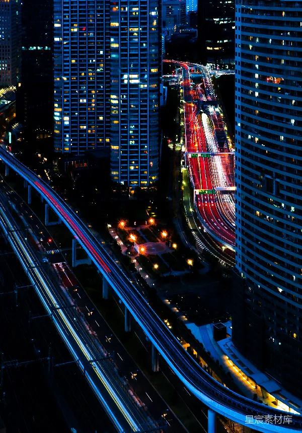 高清摄影 都市夜景：高楼与桥梁的光影交错