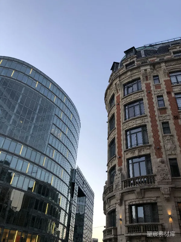 高清摄影 现代与古典建筑的交锋
