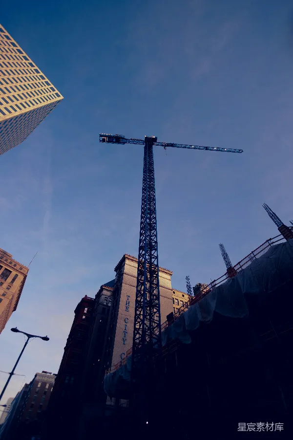 高清摄影 城市建筑工地的起重机