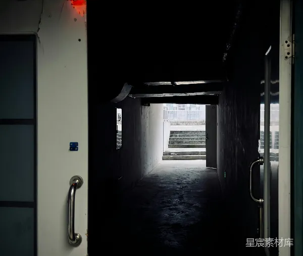 高清摄影 昏暗的走廊