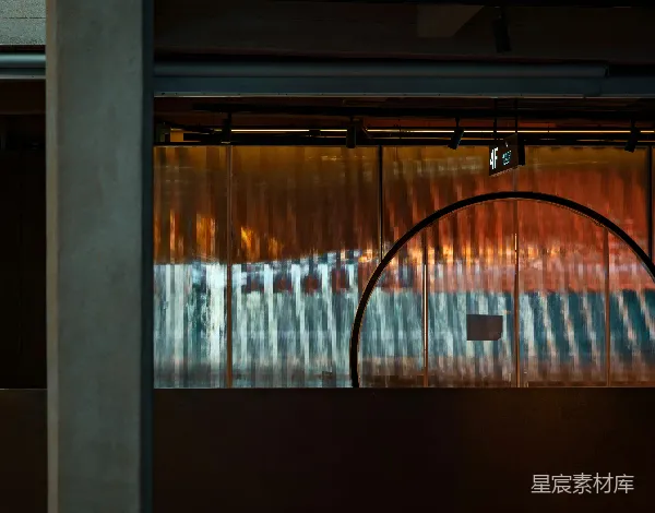 高清摄影 现代建筑内的弧形玻璃门
