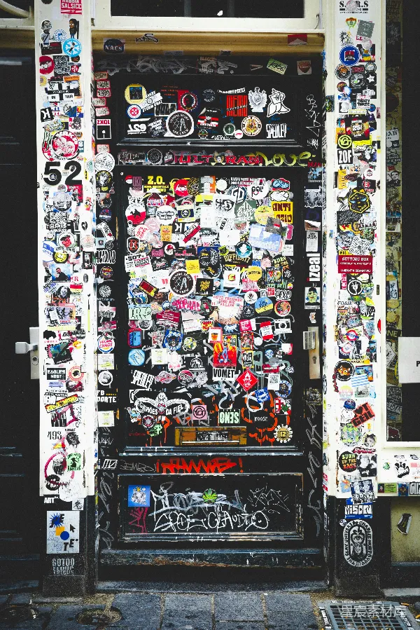 高清摄影 贴满贴纸的门