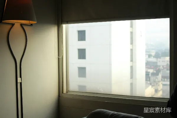高清摄影 窗边的宁静时光