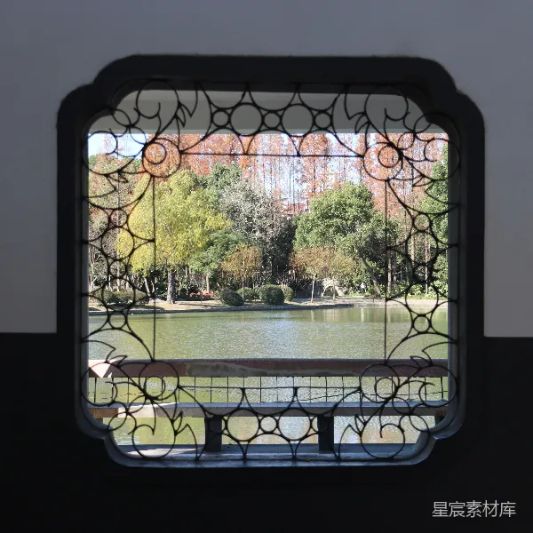 高清摄影 透过古窗望湖景