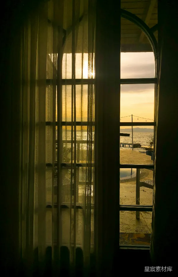 高清摄影 夕阳透过窗帘的海景