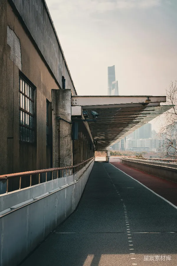 高清摄影 城市中的静谧跑道