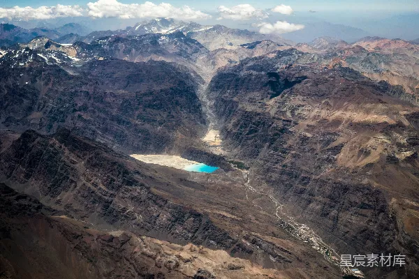 高清摄影 高山峡谷与蓝湖的壮丽景色
