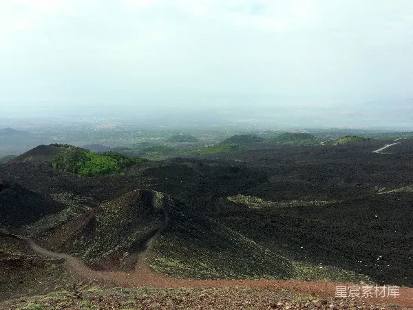 高清摄影 火山灰覆盖的山地景观