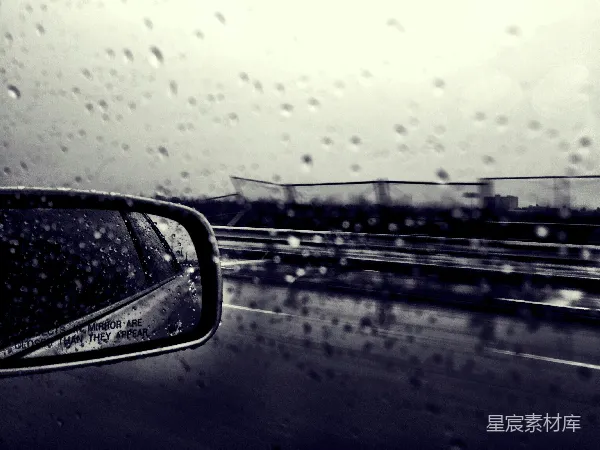 高清摄影 雨中的后视镜