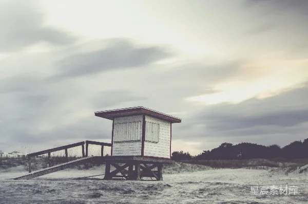 高清摄影 海滩上的守望塔