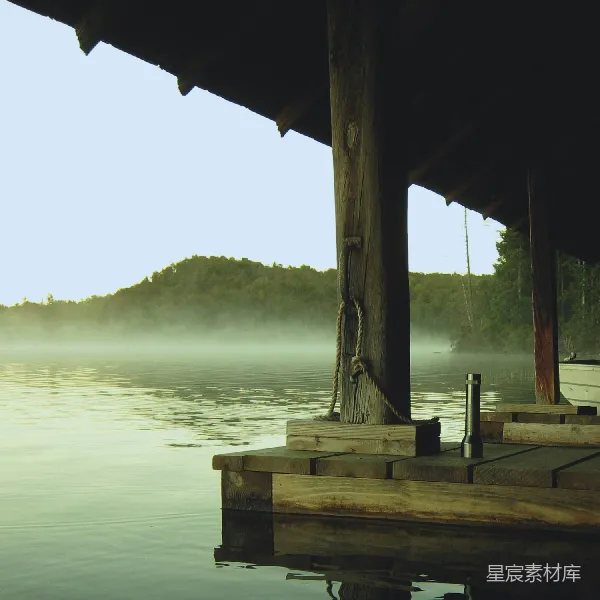 高清摄影 晨雾中的码头