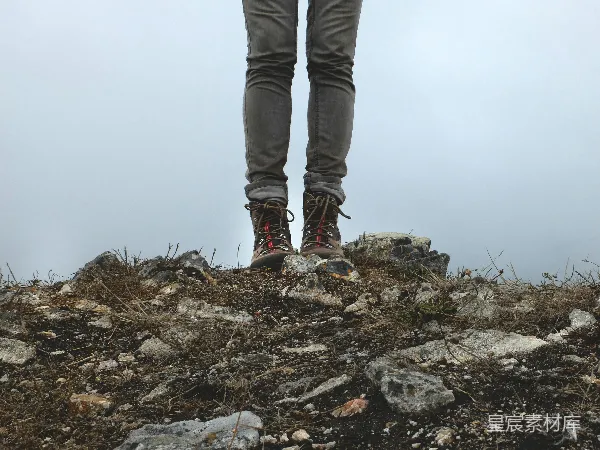 高清摄影 山顶上的脚步