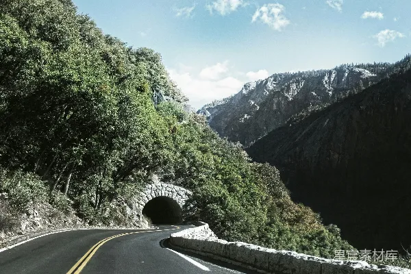 高清摄影 山间隧道与蜿蜒道路