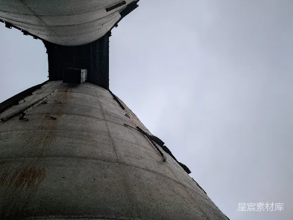 高清摄影 废弃烟囱仰视视角