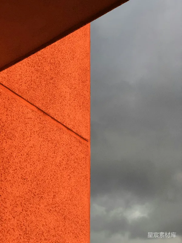 高清摄影 橙色建筑与阴沉天空