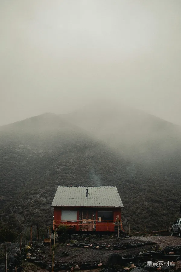 高清摄影 雾中的小屋