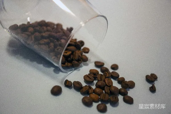 高清摄影 咖啡豆倾倒