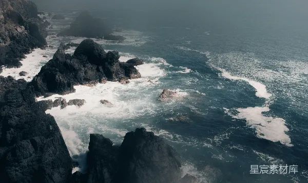 高清摄影 海岸线上的岩石与波浪