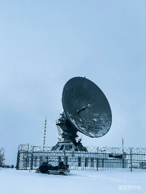 高清摄影 雪地中的卫星天线