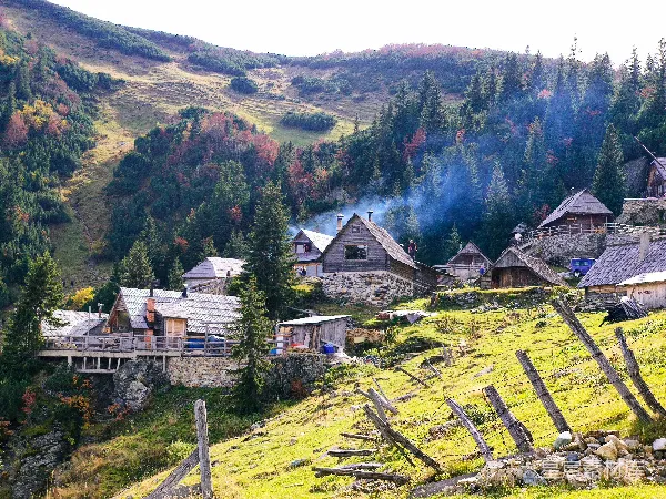 高清摄影 山间小屋的宁静时光