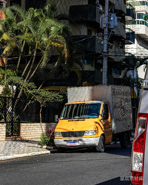 高清摄影 城市中的送货卡车