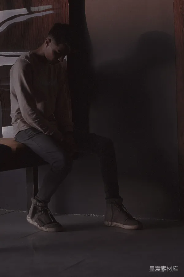 高清摄影 沉思的男子