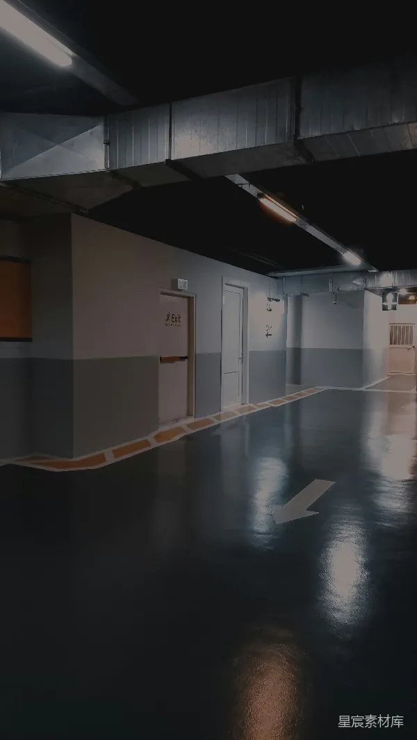 高清摄影 地下停车场的出口标志