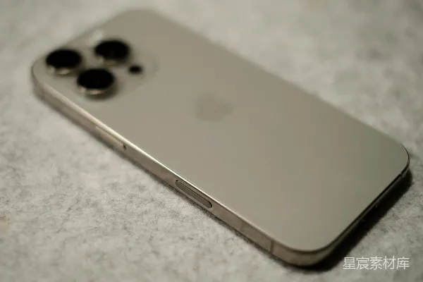 高清摄影 iPhone 15 Pro的背面特写