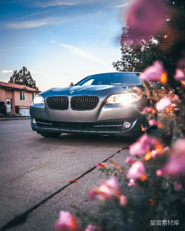 高清摄影 夕阳下的BMW