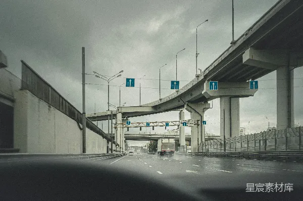 高清摄影 城市高速路的雨天视角