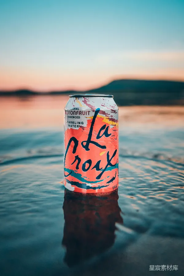 高清摄影 LaCroix在湖畔的宁静时光