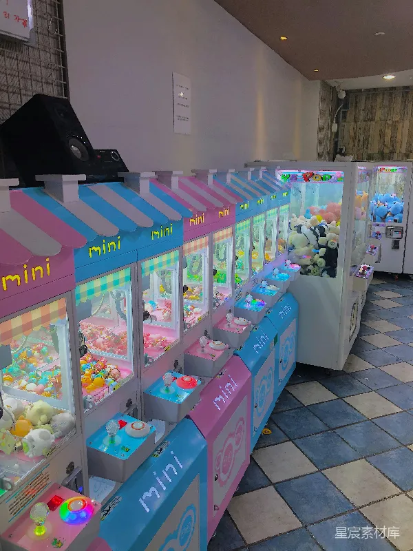 高清摄影 迷你抓娃娃机店