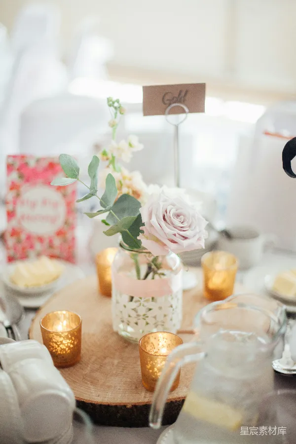 高清摄影 简约浪漫餐桌布置
