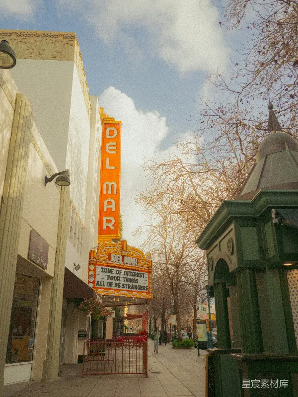 高清摄影 Del Mar Theatre的秋日街头