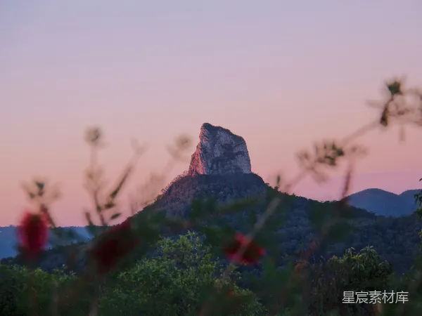 高清摄影 晨曦中的山峰
