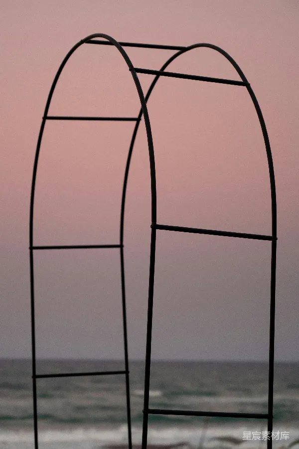 高清摄影 夕阳下的铁艺拱门