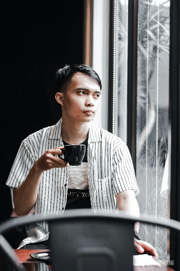 高清摄影 窗外沉思的咖啡时光
