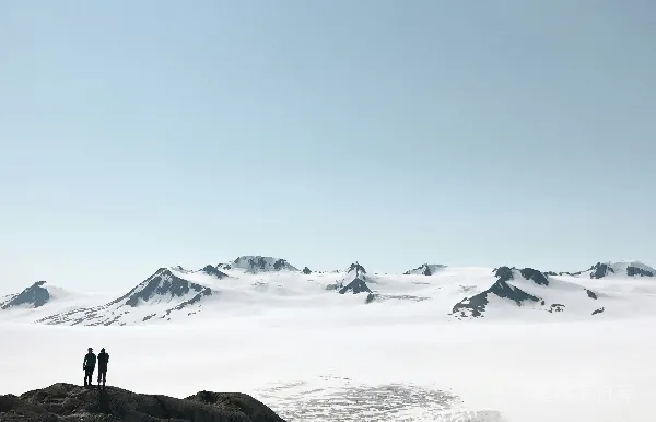 高清摄影 壮丽雪山与攀登者