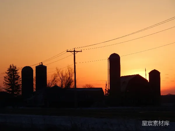 高清摄影 夕阳下的农场剪影