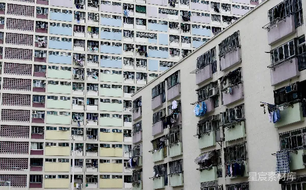 高清摄影 老旧公寓楼与晾晒衣物