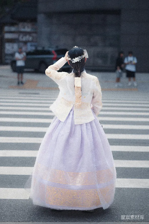 高清摄影 街头的传统服饰