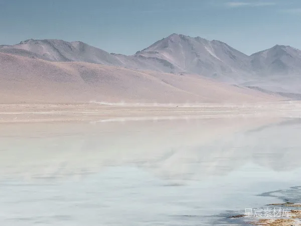 高清摄影 高原上的宁静湖景