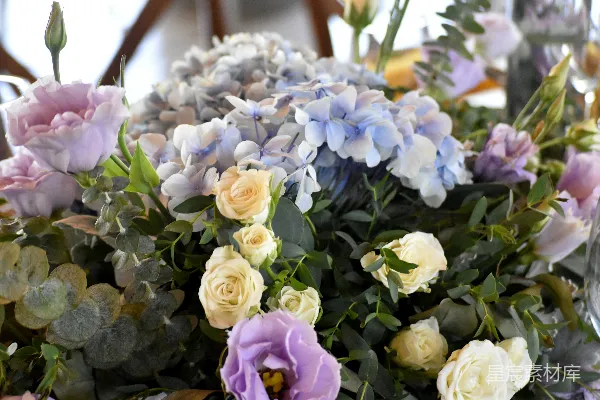 高清摄影 优雅花艺：柔和色调的花束