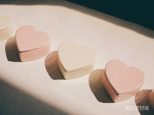 高清摄影 心形礼盒的温馨角落