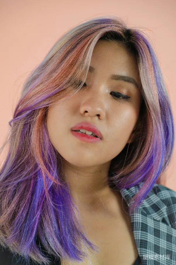 高清摄影 彩虹渐变发色的时尚女孩